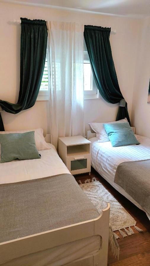 Holiday Home Zora - Family Vacation House Near Protected Area Of The Nature Park Kamenjak, With Green Yard, Wifi, Air-Con Premantura Ngoại thất bức ảnh