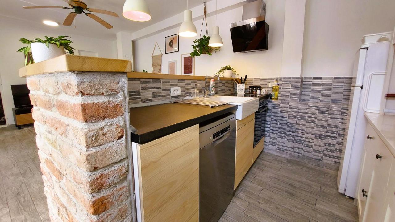 Holiday Home Zora - Family Vacation House Near Protected Area Of The Nature Park Kamenjak, With Green Yard, Wifi, Air-Con Premantura Ngoại thất bức ảnh